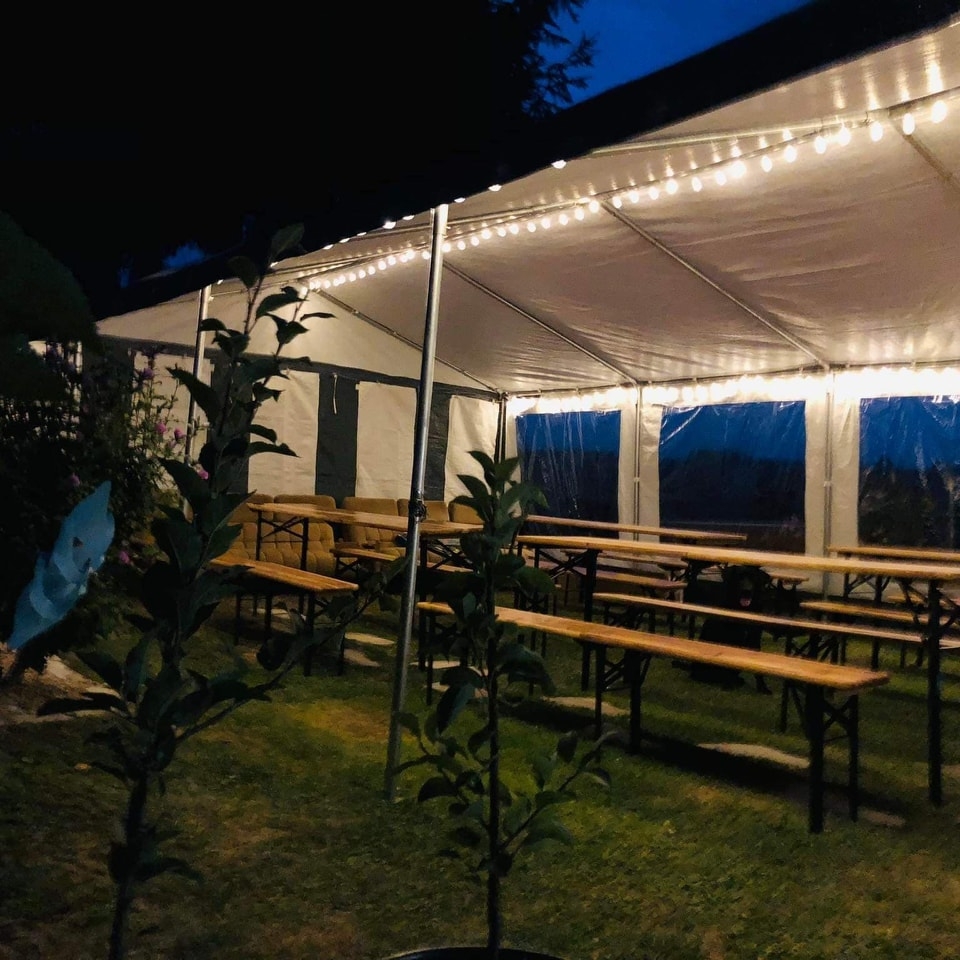 Párty stan 5x8 metrů s osvětlením